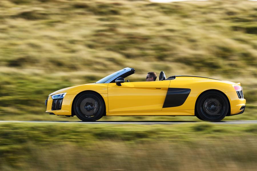  Audi R8 Spyder V10 2016 года  (UK) (фото 12 из 40)